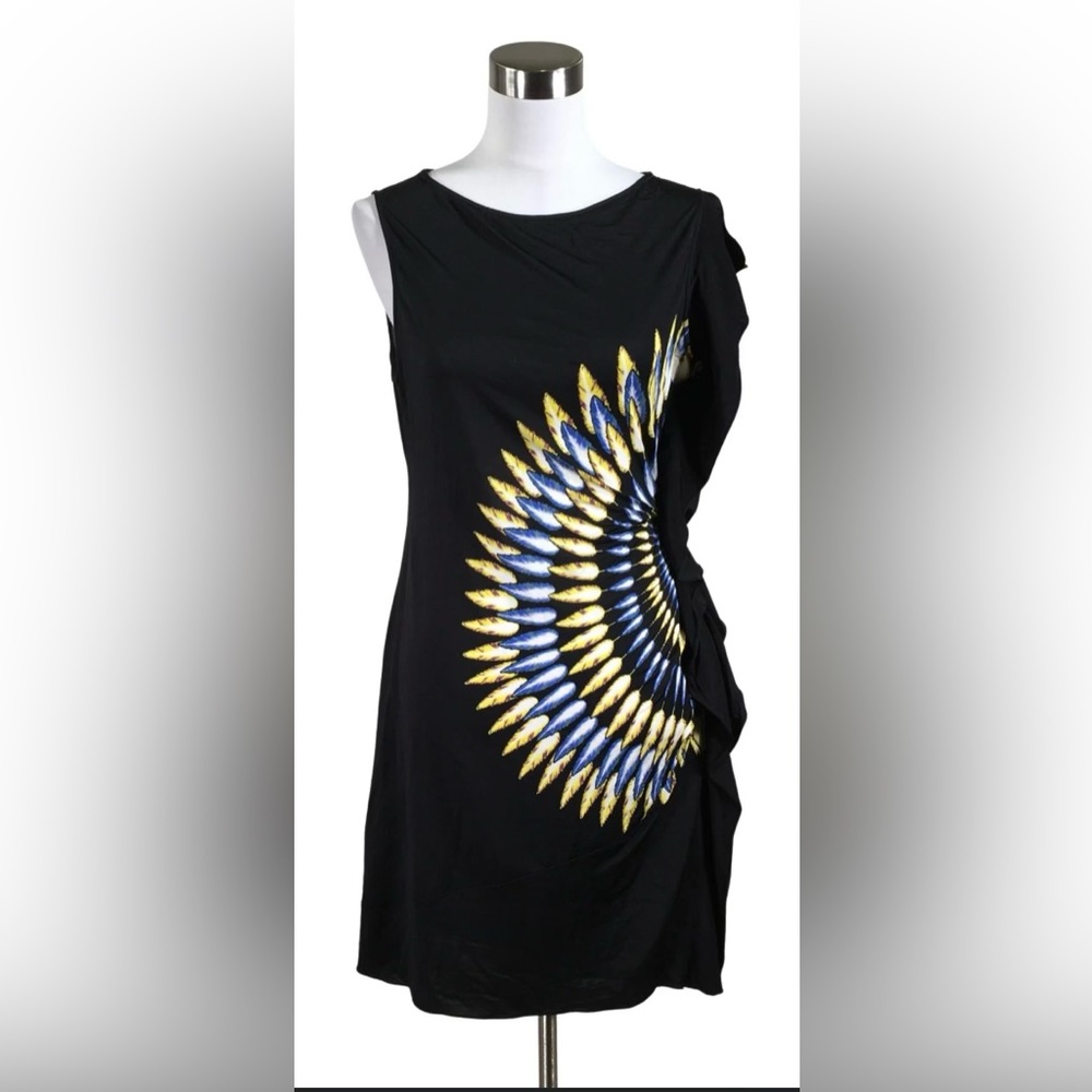 BCBG Max Azria jersey dress with flattering side rusched detail. Size Med-
